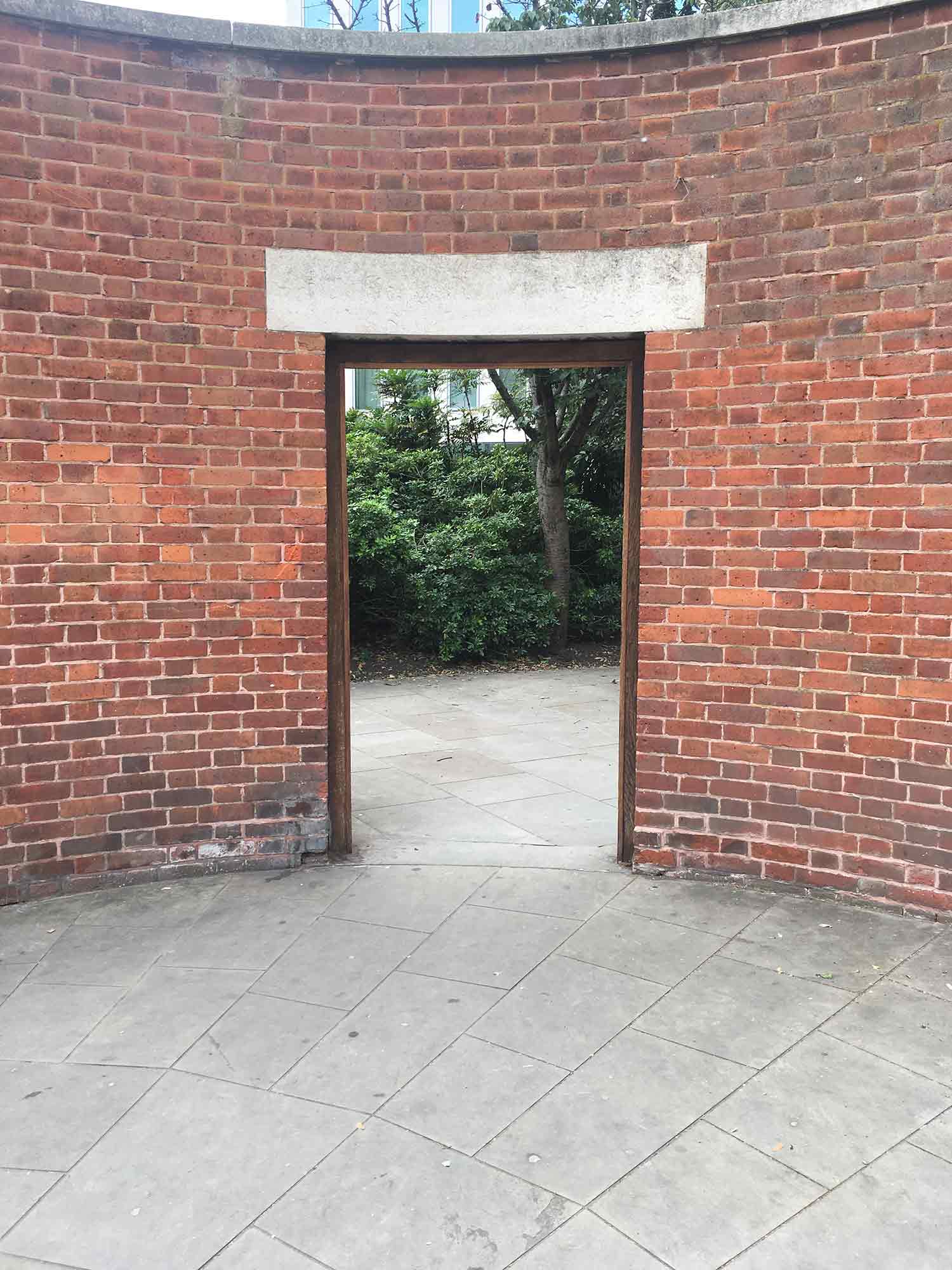 Entrance to Holland Park, photograph by Ella Parry-Davies, August 2019